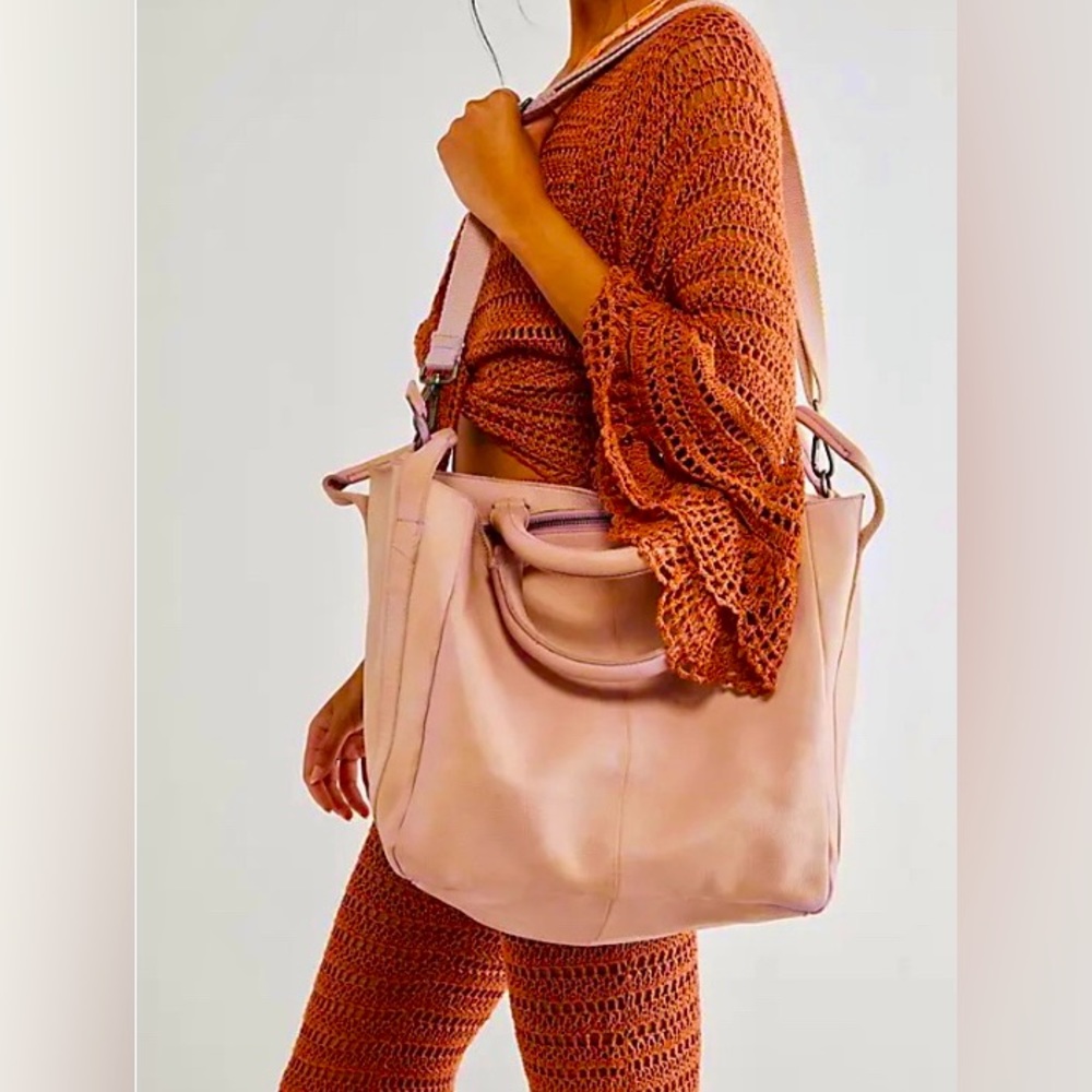 Free People Leslie Distressed Leather Large Tote In Conch Pink